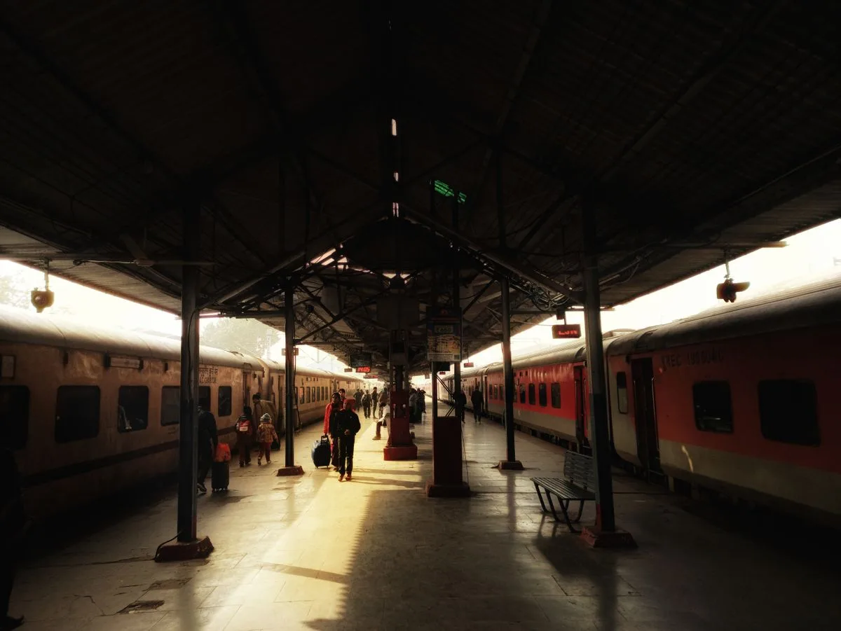 नलखेड़ा के निकट रेल यात्रा